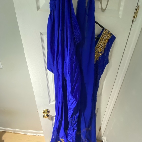 Traditional dress with scarf and silk pants stating size 46 - Picture 4 of 4